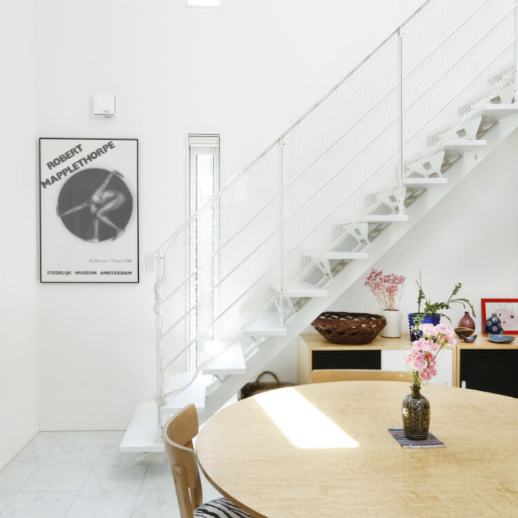 階段も建具も美しい家