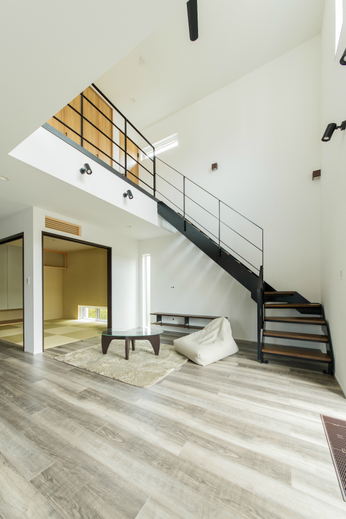 下り天井✖️Down kitchen＋アイアン階段のカッコいいお住まい