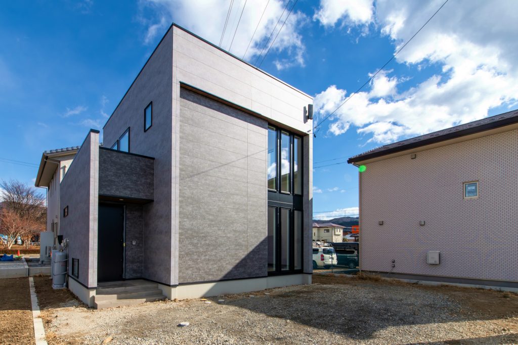 クールモダンな外観デザイン