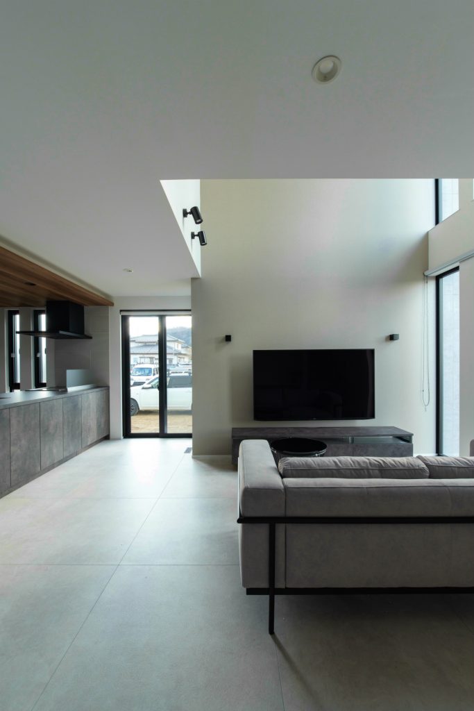 ホテルライクな吹抜けと視線の抜け