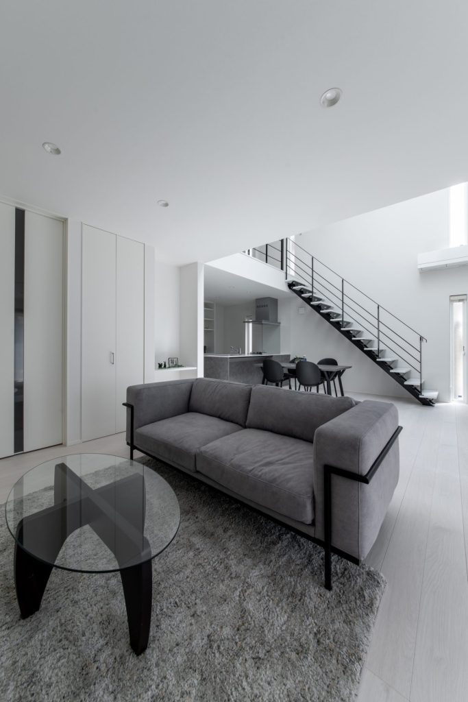 標準仕様のミニマルなハイドア