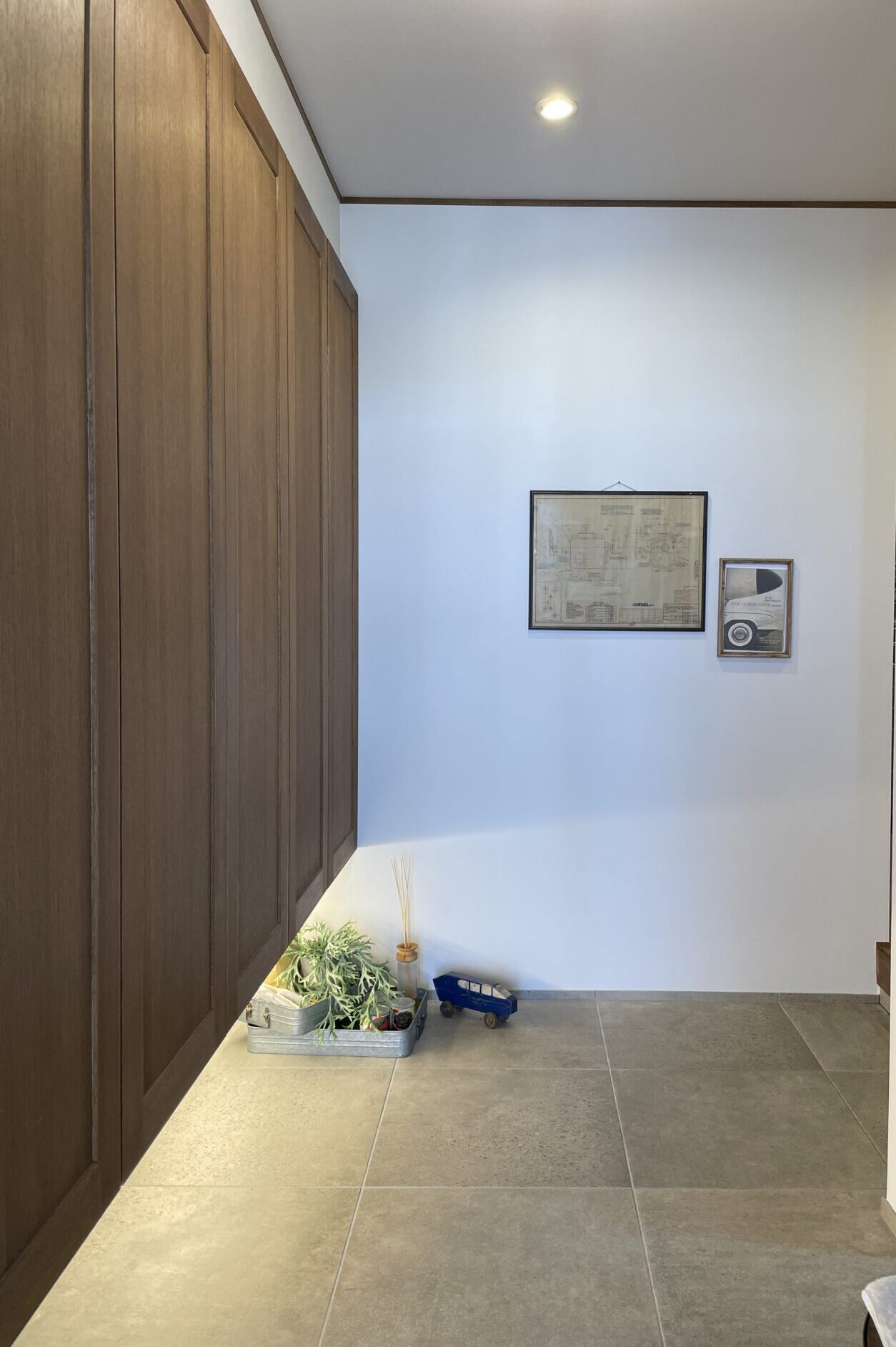 玄関造作収納+間接照明